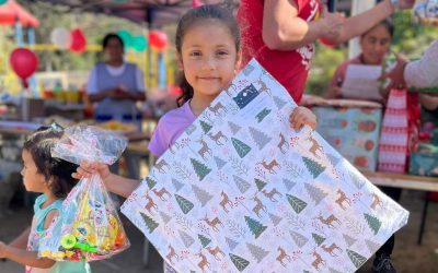 Entregan regalos a niños del barrio El Salto